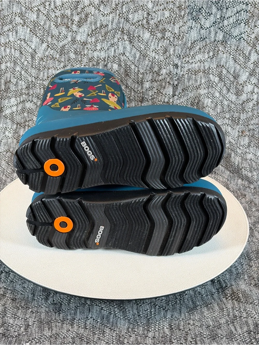 BOGS Kids Neo Classic Mushrooms boots Kids size 5